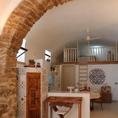 בית נופש Antico Granaio שאקה